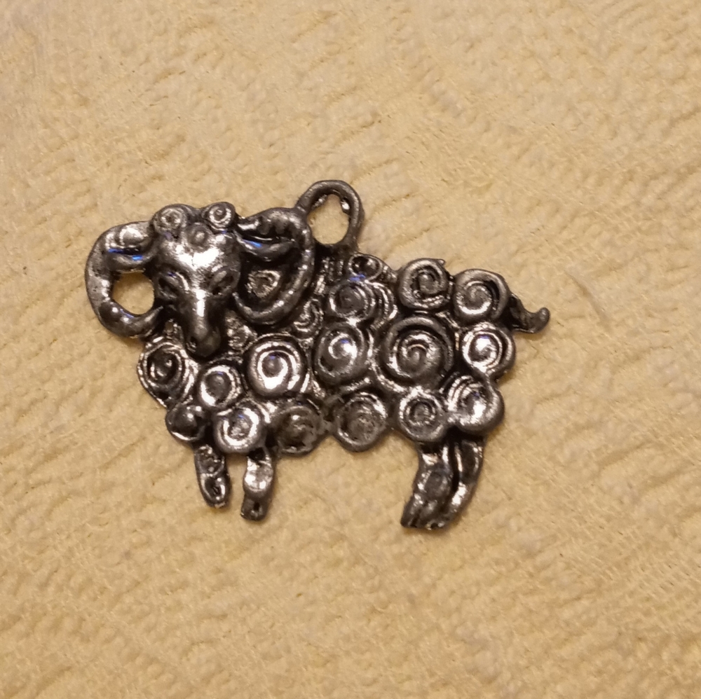 💙 Aries pendant. The Ram silver plated.